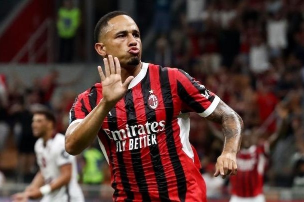 "Milan"ın futbolçusu Premyer Liqa klubuna keçir