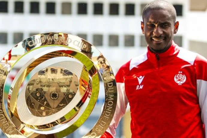 Klublararası Dünya Çempionatına dörd həftə qalmış baş məşqçi istefa verdi