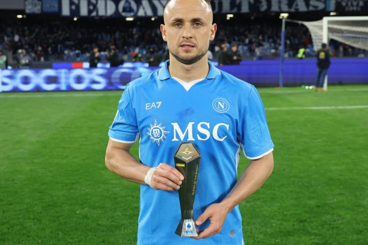 "Mançester Yunayted", PSJ və "Barselona" slovakiyalı futbolçunu transfer etmək istəyir