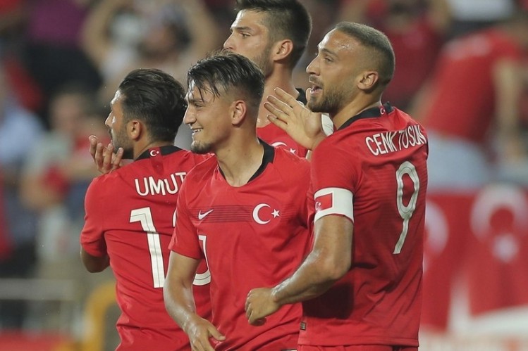 Türkiyə millisinin futbolçuları azərbaycanlı azarkeşlərdən dəstək istədi - VİDEO