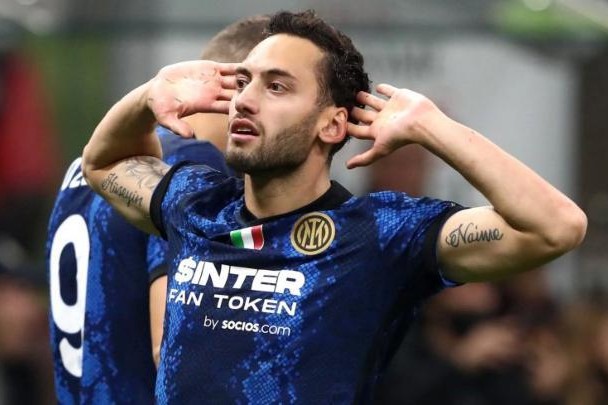 Çalhanoğlu qərarını açıqladı
