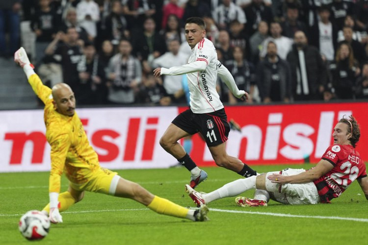 Cengiz Ünder "Beşiktaş"da qalacaq