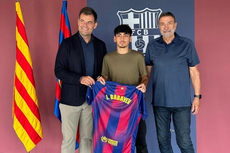 "Azərbaycanlı futbolçu rəsmən "Barselona"da