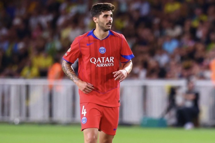 Braziliya millisinin üzvü PSJ-dən ayrılmaq istəyir