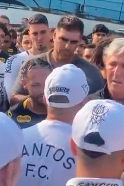 “Santos”un azarkeşləri bazaya basqın edib