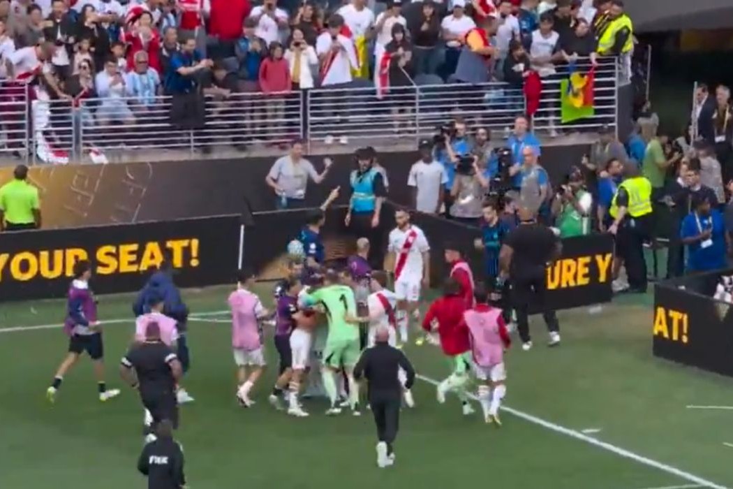 “İnter” və “River Pleyt” futrbolçuları arasında kütləvi dava