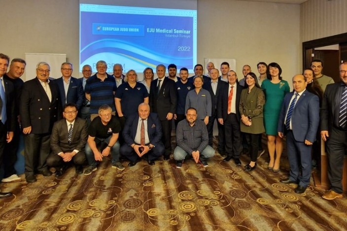 Cüdo Federasiyasının həkimləri beynəlxalq seminarda iştirak edir