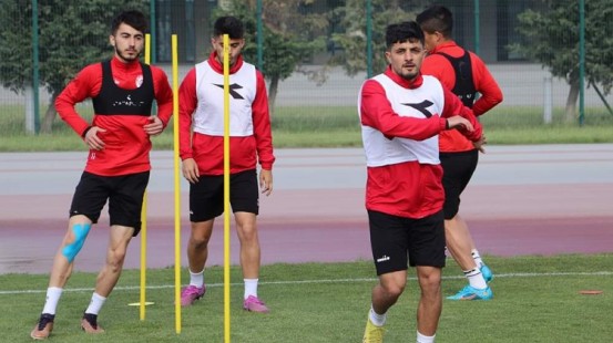 "Araz-Naxçıvan"ın iki futbolçusu sıraya dönüb