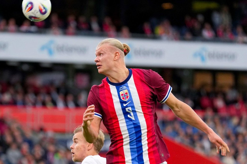 Erlinq Haaland 48 ildən sonra bunu bacaran ilk futbolçu oldu