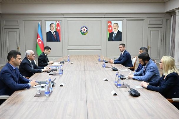 Baş nazir Dünya Minifutbol Federasiyasının prezidenti ilə görüşdü