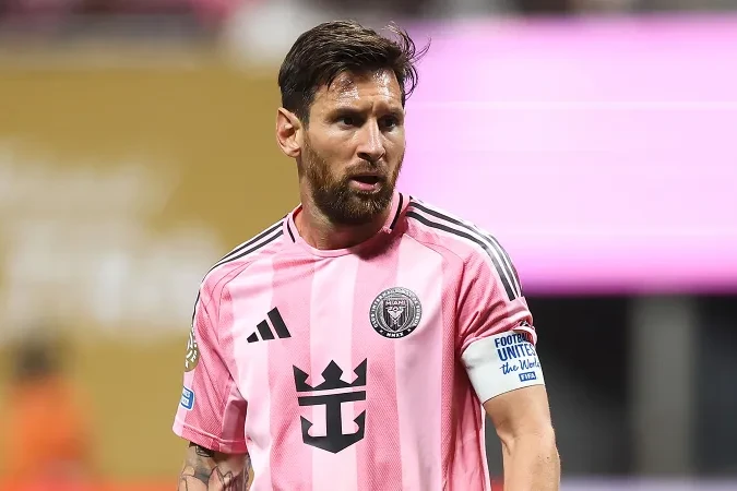 Messi dubl və məhsuldar ötürmə ilə komandasını növbəti mərhələyə daşıdı