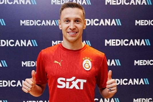 “Qalatasaray” yarımmüdafiəçisini Fransa klubuna icarəyə göndərdi
