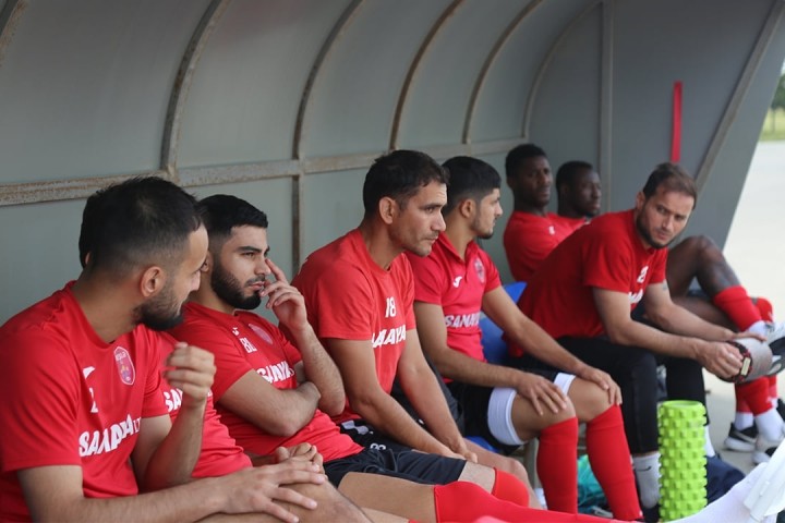 Sənan Qurbanov təcrübəli futbolçusunu "Soçi"ylə matçlara sifariş etməməsininin səbəbini açıqladı: "Dubl"a ona görə göndərdik ki..."