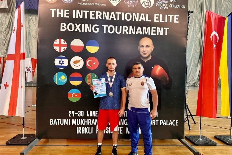 Azərbaycan boksçusu Batumi tunirində gümüş medal qazandı