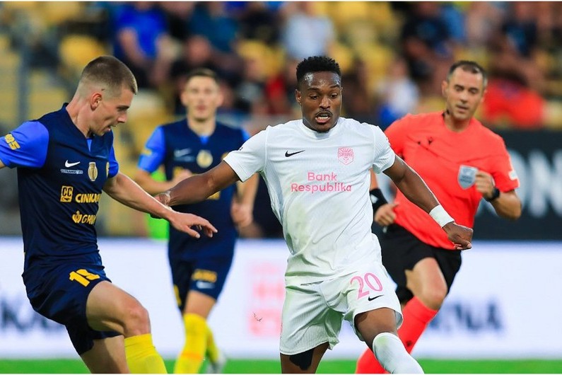 Coy Lens Mikels bunu bacaran 5-ci futbolçu oldu