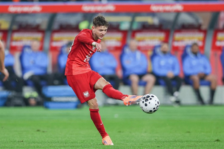 "Fənərbaxça"nın futbolçusu "Lion"a keçə bilər