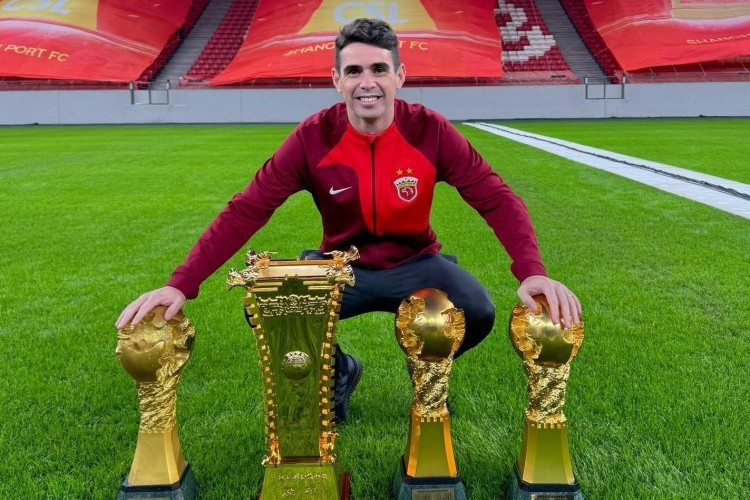 Tanınmış braziliyalı futbolçu vətənə dönür