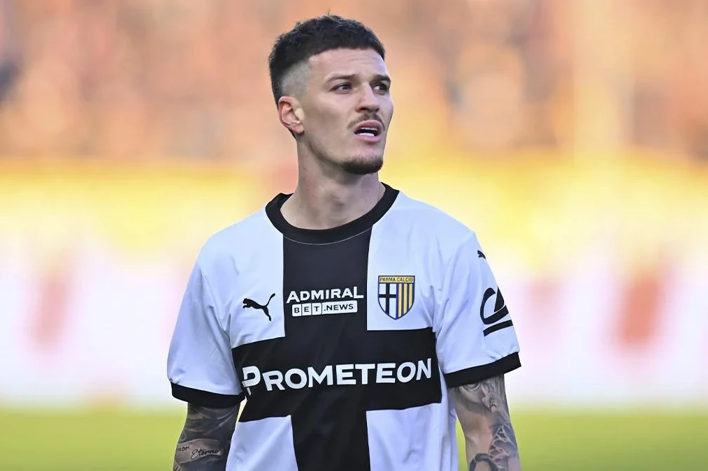 İtaliya klubunun hücumçusu PSV-yə transfer olundu