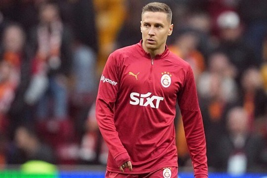 "Qalatasaray" polşalı futbolçu ilə yollarını ayırdı - RƏSMİ