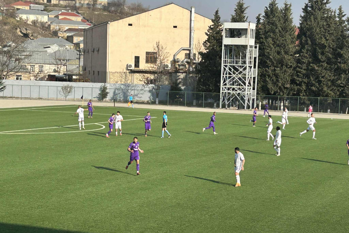 "Şirlər" "kimyaçılar"a qarşı - Oyun başladı