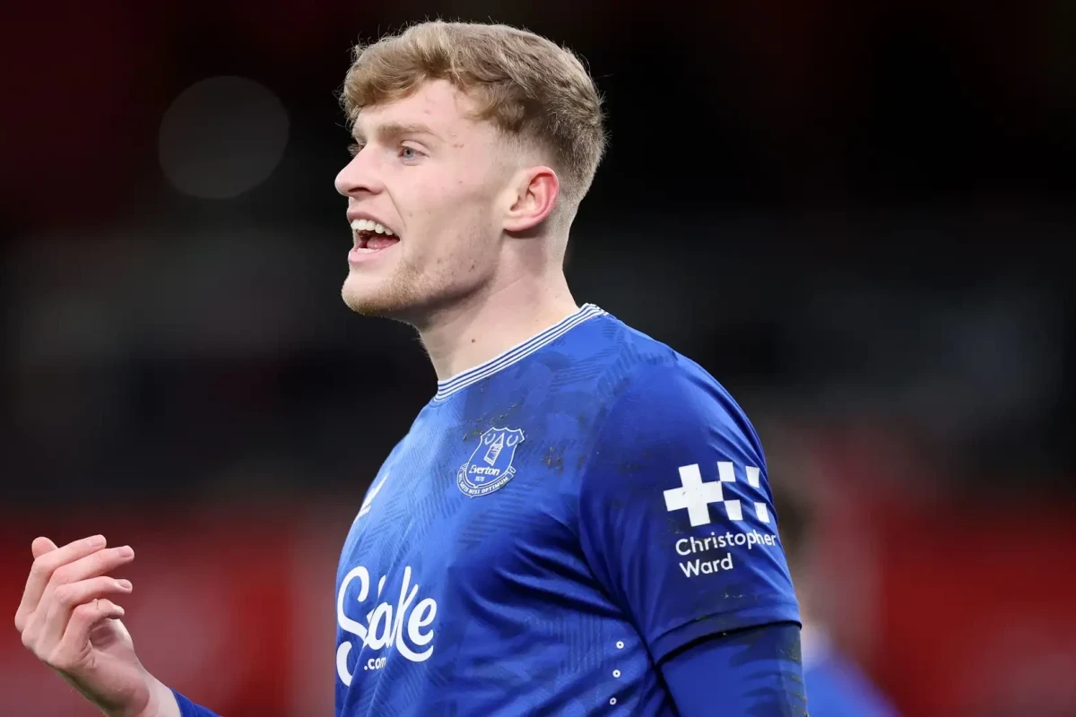 “Everton”un müdafiəçisi yenidən “Mançester Yunayted”in hədəfində