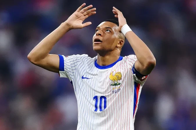 Mbappe bombardirlər siyahısında Tyerri Anrini keçdi