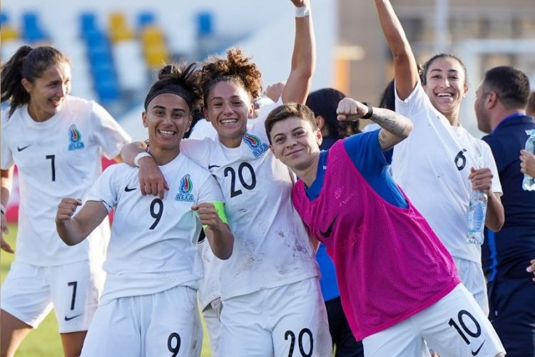 Millimiz Banqladeşdə ilk oyuna çıxır