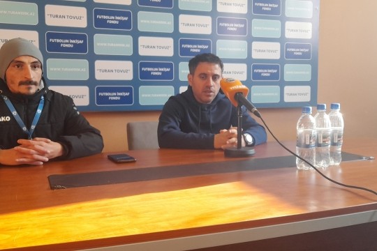 Ayxan Abbasov futbolçularından razı qalıb: "Qarabağ"la oynayırsansa,  müdafiədə boşluqlar olacaq"