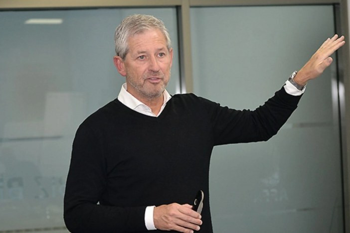 De Bleker XII turun mübahisəli epizodlarını şərh etdi - VİDEO