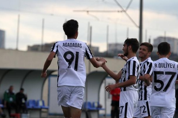 Ağadadaş poker etdi, komandası növbəti 3 xalını qazandı