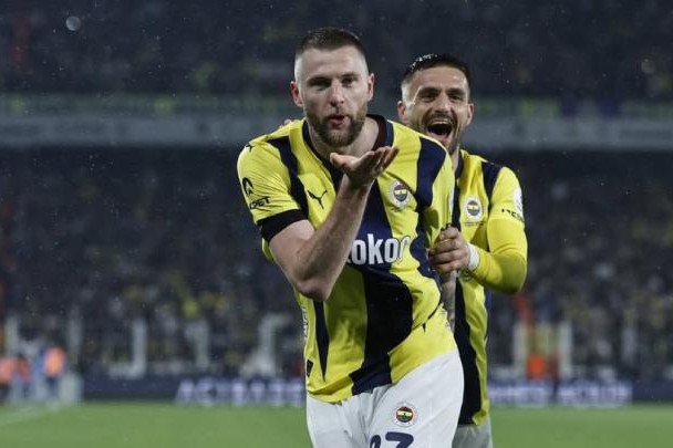 "Fənərbaxça" PSJ ilə danışıqlar aparır