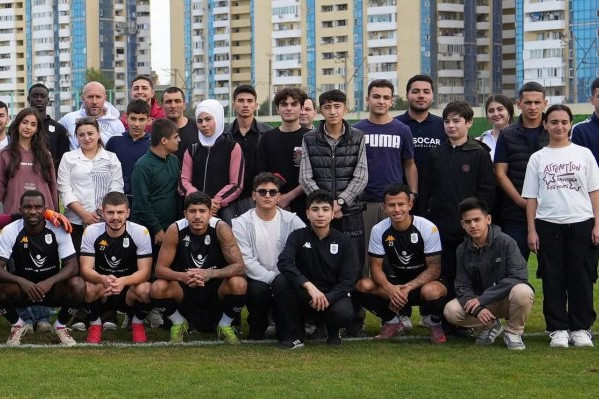 "Neftçi"nin futbolçuları şəhid və qazi övladları ilə görüşdü