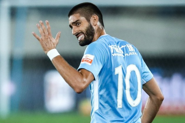 Tanınmış futbolçu Avropaya qayıtmağa hazırlaşır