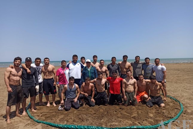 Çimərlik güləşi üzrə milli məşqləri davam etdirir