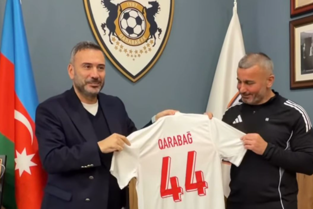 Ertem Şenerdən Qurban Qurbanova hədiyyə