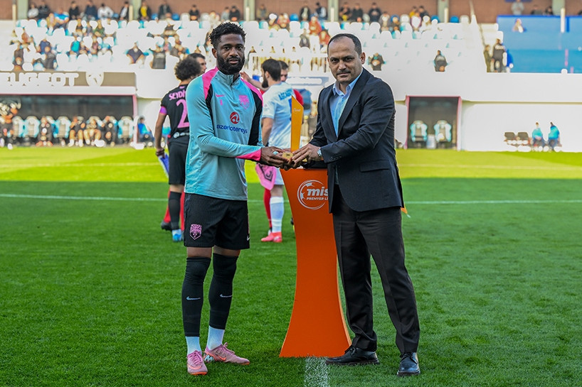 Parris mükafatlandırıldı