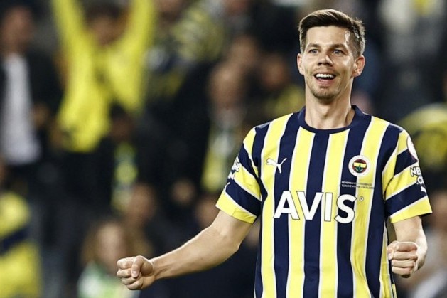 “Beşiktaş” “Fənərbaxça”nın futbolçusunu istəyir