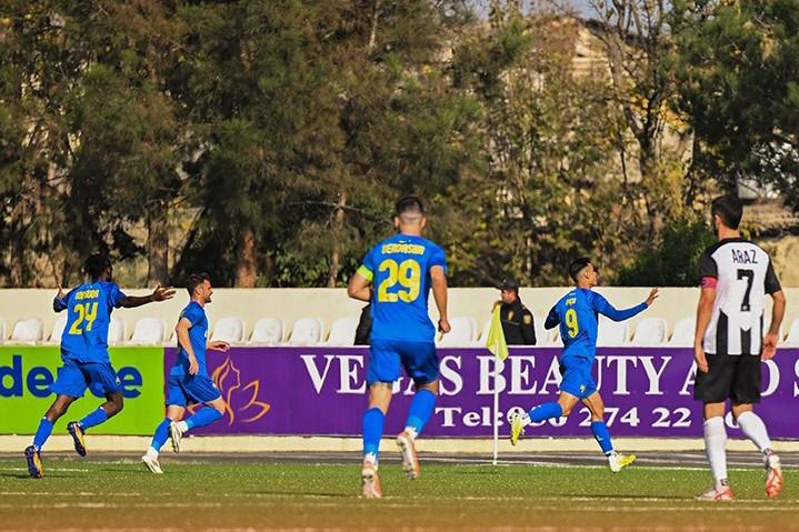 "Neftçi"nin "Turan Tovuz", "Qarabağ"ın "Karvan-Yevlax" qarşısında üstünlüyü