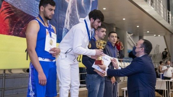Gənc boksçuların Azərbaycan birinciliyi başa çatdı