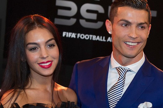Ronaldo nişandan əvvəl hədiyyələrə 366 min dollardan çox pul xərcləyib