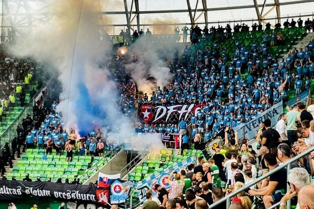 "Ferentsvaroş"a "Qarabağ"la matçda azarkeşlərlə bağlı qadağa və məcburi pankart - UEFA cəzalar verdi