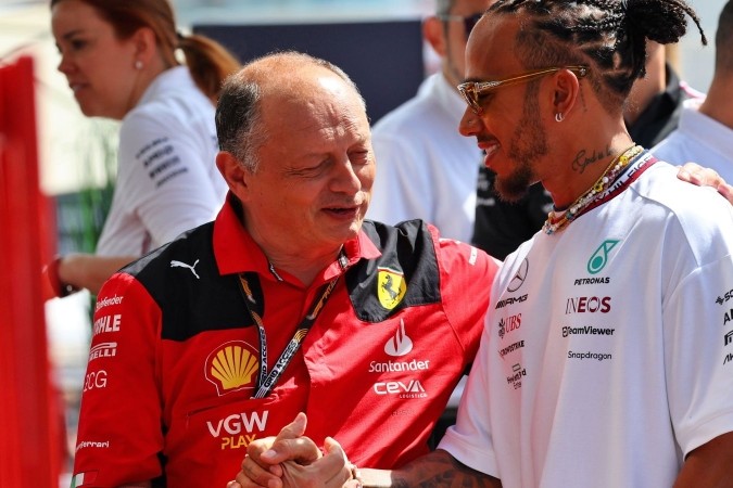 Hemilton "Ferrari" ilə danışıqlar aparmasıyla bağlı xəbərləri təkzib etdi