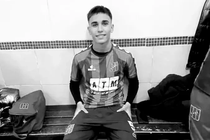 Argentinada 18 yaşlı futbolçu diz əməliyyatından sonra dünyasını dəyişib