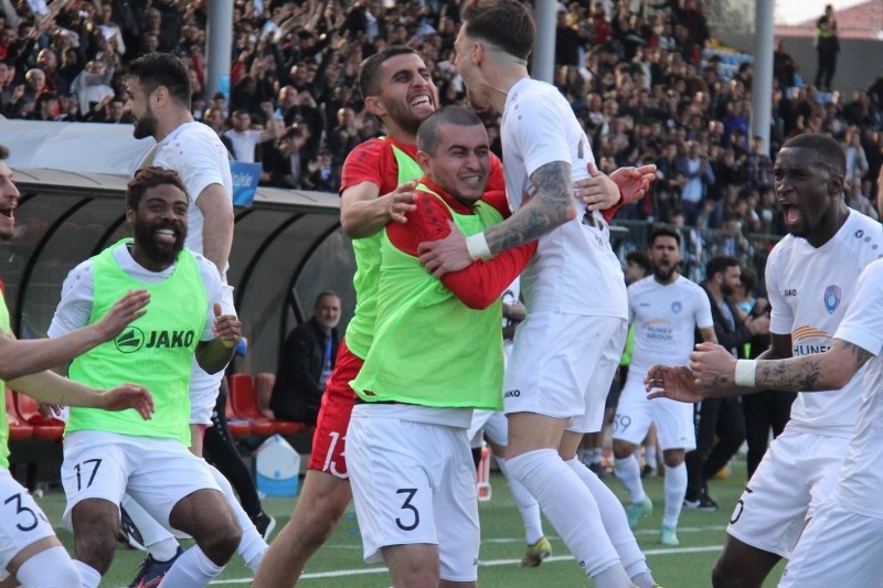 "Turan Tovuz" iki futbolçusunu göndərir