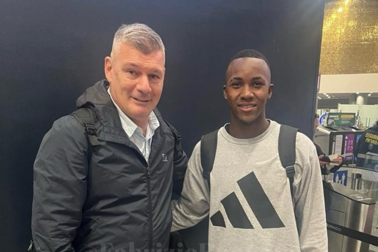 "Mançester Yunayted" 1 milyon avroya yarımmüdafiəçi transfer edir