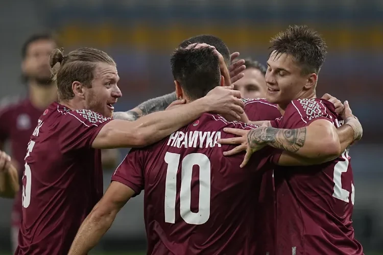 "Belarus millsini sərhəddə 12 saat ləngidiblər