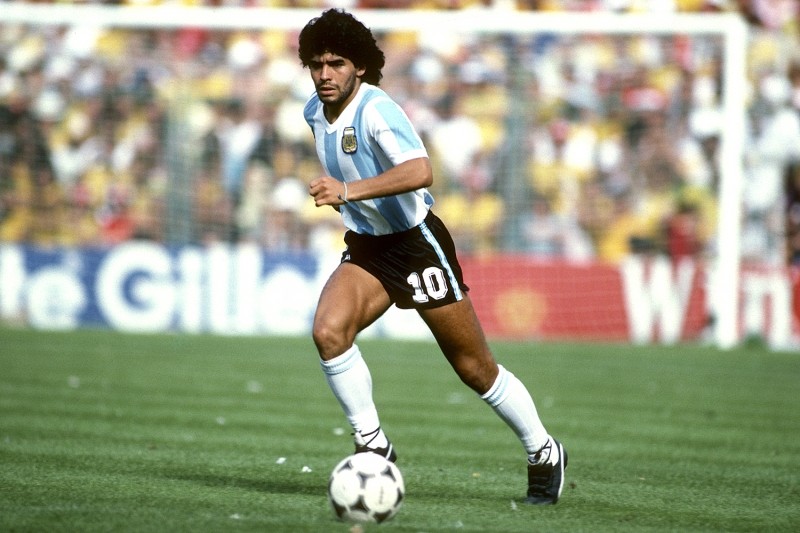 Maradona ürəksiz dəfn olunub