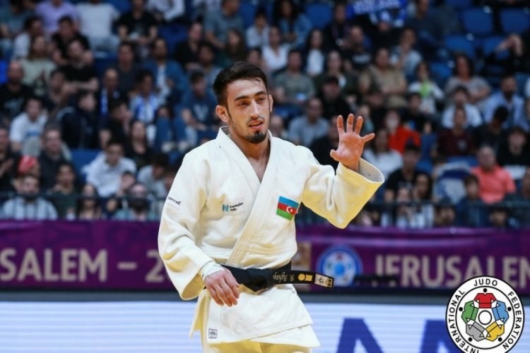 Ağayev Düşənbədə "Böyük Dəbilqə" turnirinin qalibi oldu