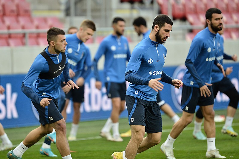 De Byazi 3 futbolçunu “aut”a atdı