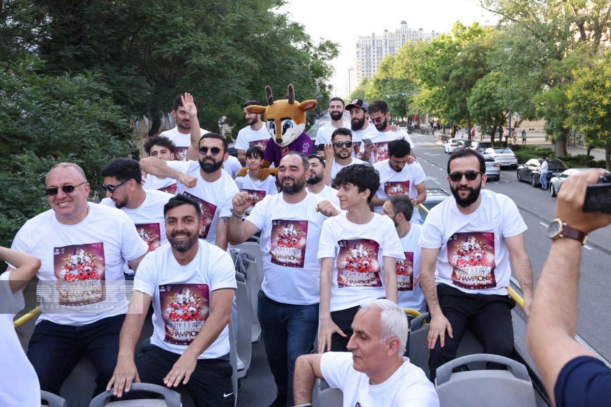Dünya çempionlarının şəhər turu keçirilir